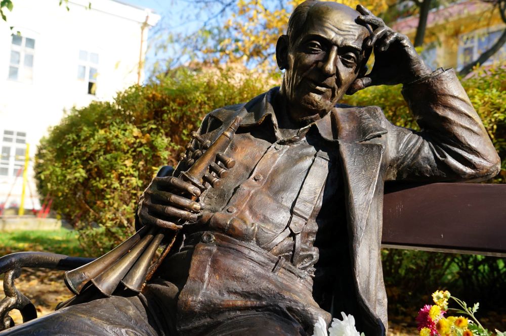 снимка на Паметникът на Александър Керков