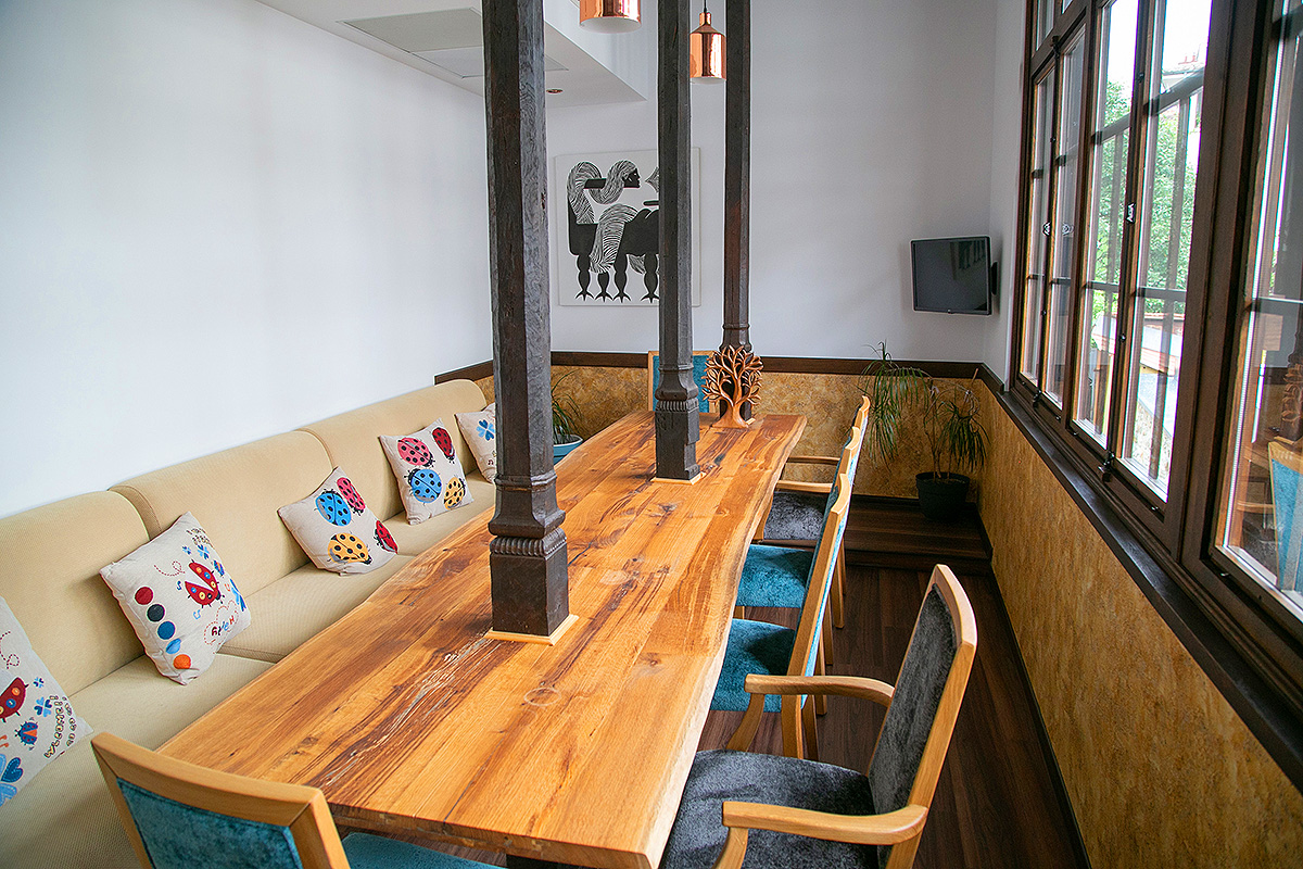 Снимка на ресторант „Соколови къщи“, Габрово – възрожденска къща с автентична фасада, уютен двор и ресторант с лятна градина.