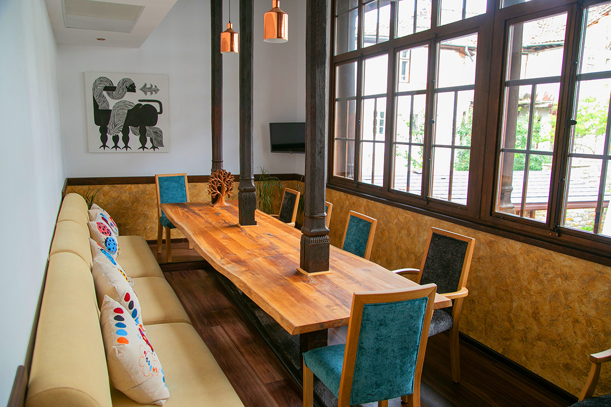 Снимка на ресторант „Соколови къщи“, Габрово – възрожденска къща с автентична фасада, уютен двор и ресторант с лятна градина.