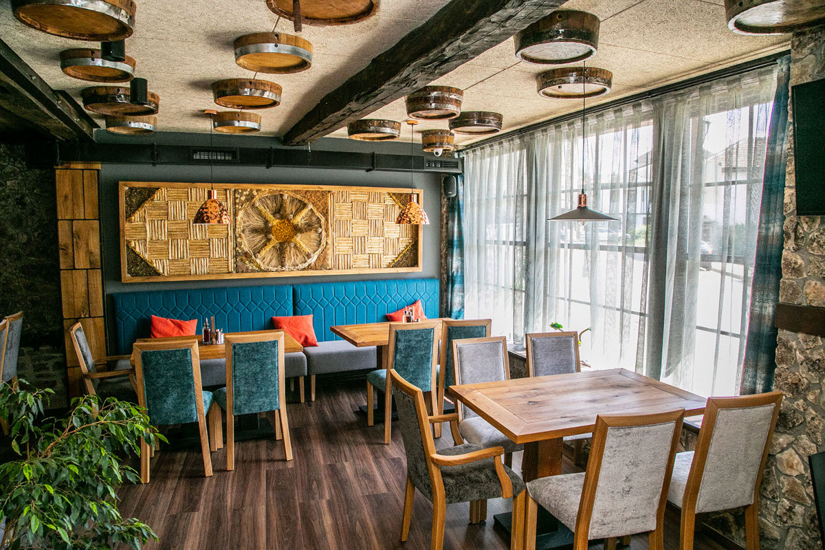 Снимка на ресторант „Соколови къщи“, Габрово – възрожденска къща с автентична фасада, уютен двор и ресторант с лятна градина.