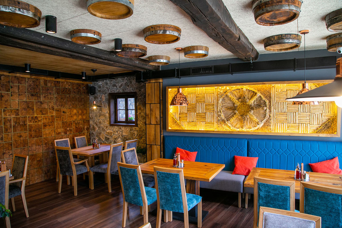 Снимка на ресторант „Соколови къщи“, Габрово – възрожденска къща с автентична фасада, уютен двор и ресторант с лятна градина.