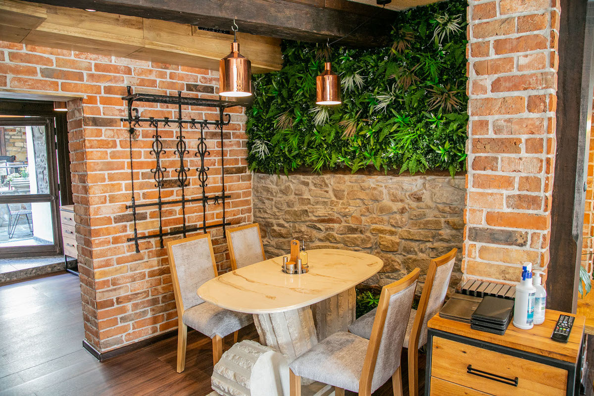 Снимка на ресторант „Соколови къщи“, Габрово – възрожденска къща с автентична фасада, уютен двор и ресторант с лятна градина.