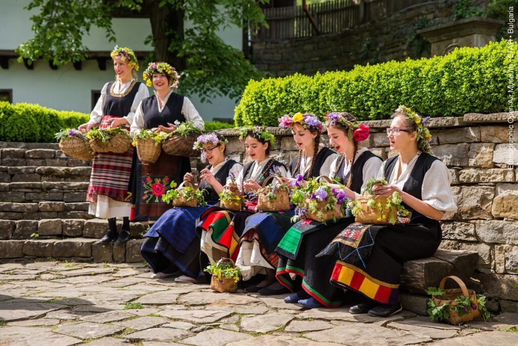 Регионален етнографски музей на открито „Етър“ – занаятчийската чаршия, действащи водни съоръжения и възрожденска архитектура край река Янтра.