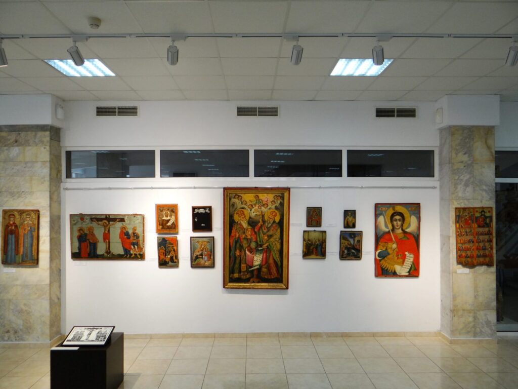 Стенна експозиция с икони в Художествена галерия „Христо Цокев“ в Габрово, музейна изложба на религиозно изкуство